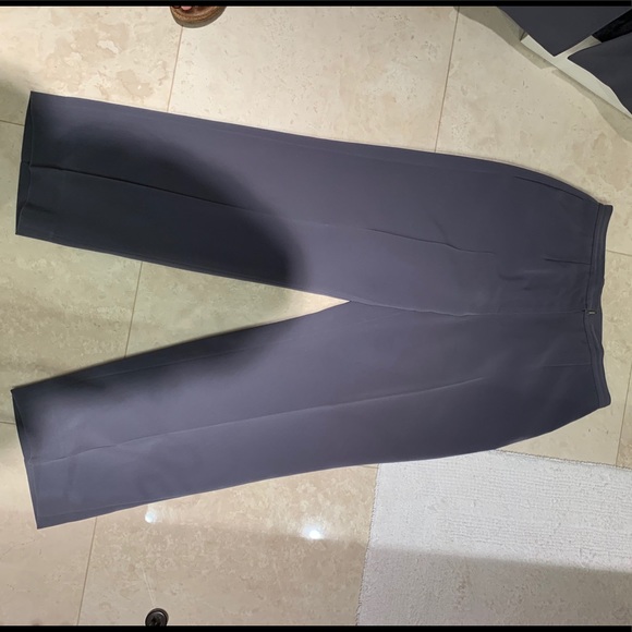 Tahari grey suit - Picture 3 of 3